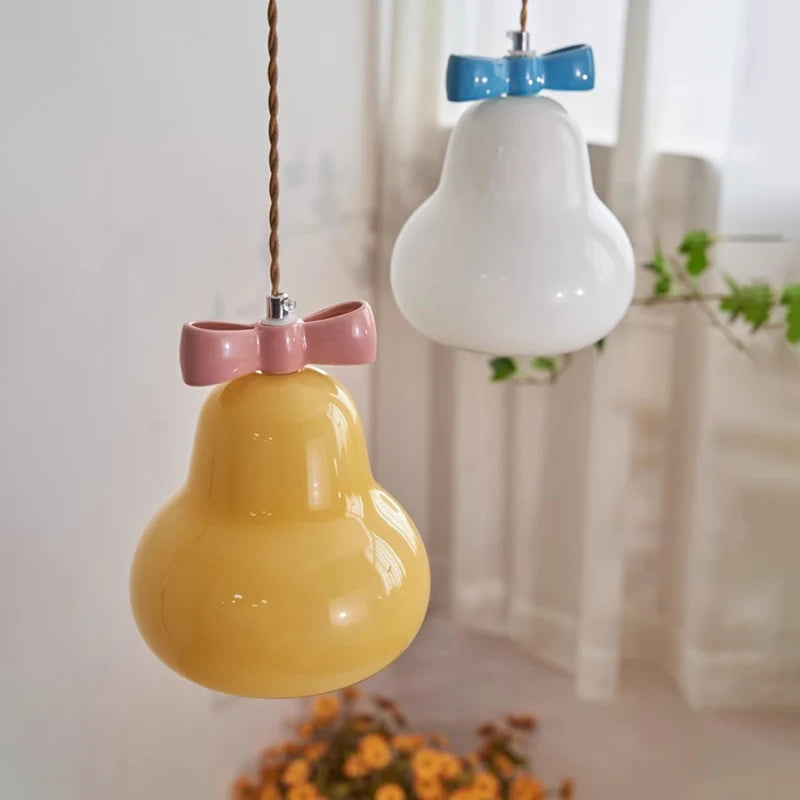 suspension en verre avec nœud rose pour chambre enfant