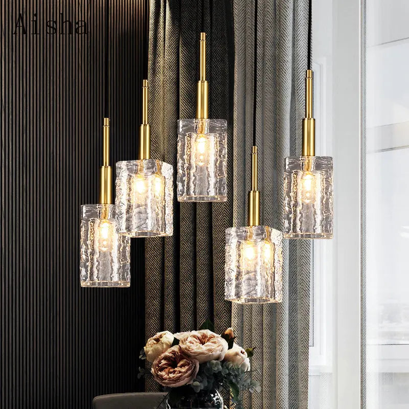 lustre en cristal doré design pour intérieur élégant et moderne