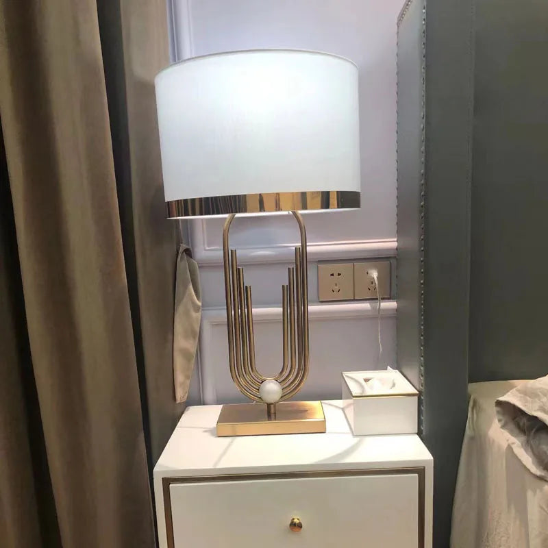 lampe à poser postmoderne en titane brossé pour décoration intérieure