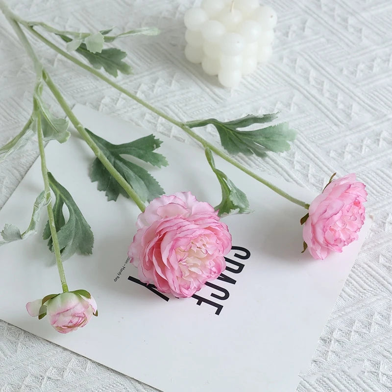 petit bouquet de fleurs artificielles pour décoration de mariage hiver