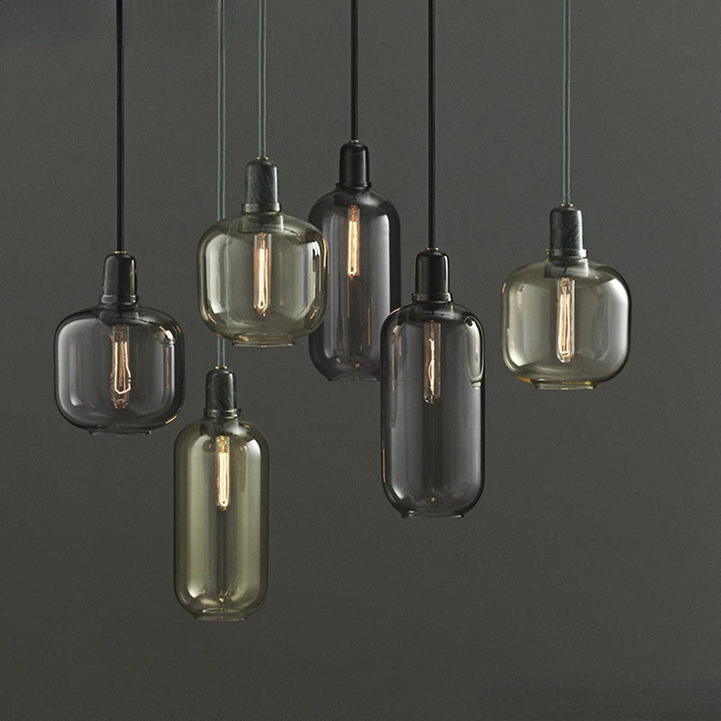 suspension en verre avec détail en marbre design industriel élégant