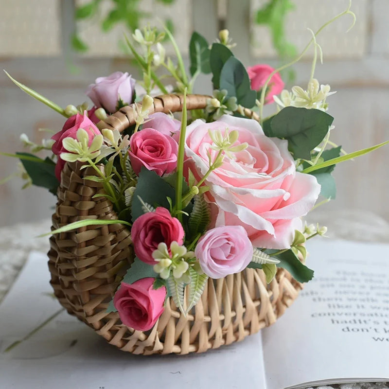 panier en rotin tissé pour rangement et décoration intérieure