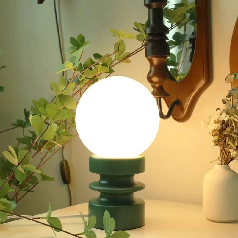 lampe à poser design en verre pour une ambiance chaleureuse