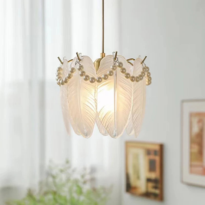 lustre moderne en verre design minimaliste pour intérieur élégant