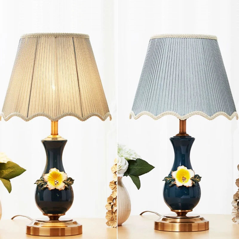 lampe à poser en céramique colorée pour décoration intérieure