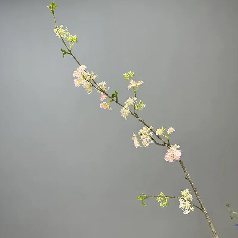 décoration de table en fleurs artificielles et saule neige