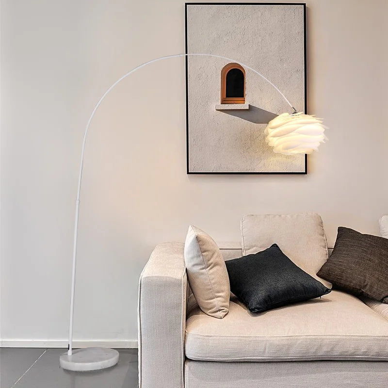 lampadaire en acrylique design pour décoration intérieure élégante