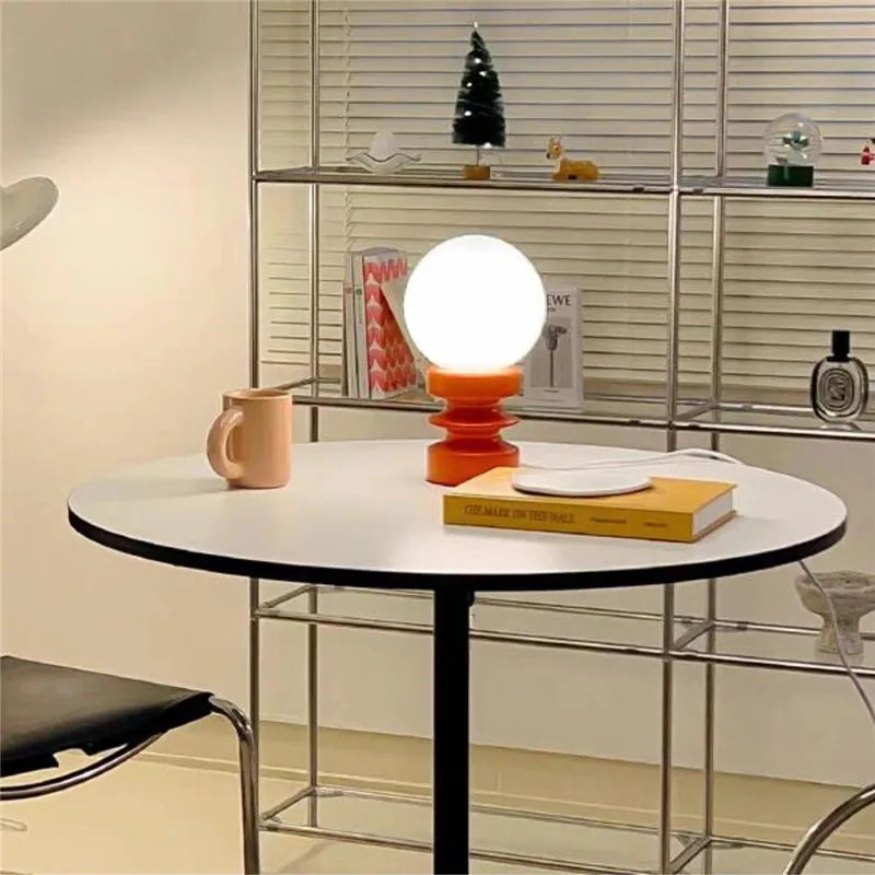 lampe à poser design en verre pour une ambiance chaleureuse