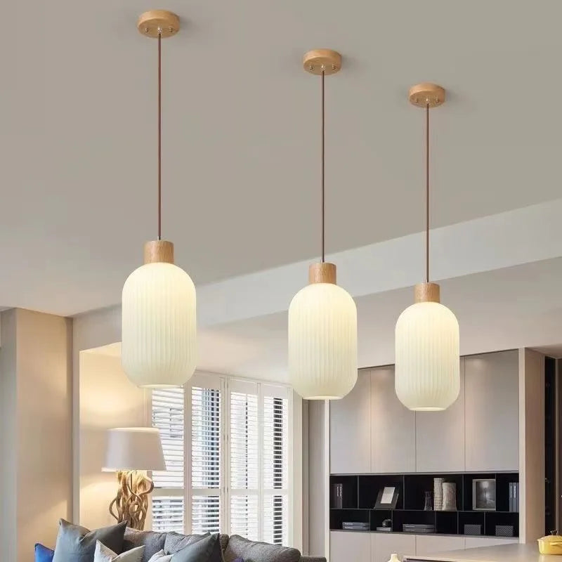 suspension en verre avec décor nordique en bois