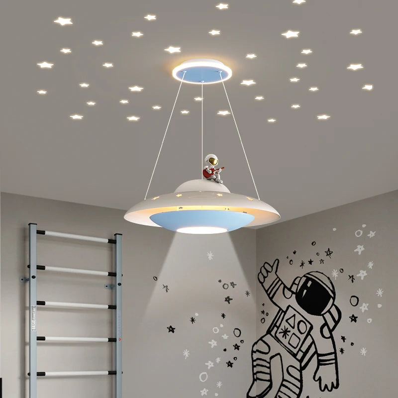 lustre créatif en forme d'ovni pour chambre d'enfant étoilé