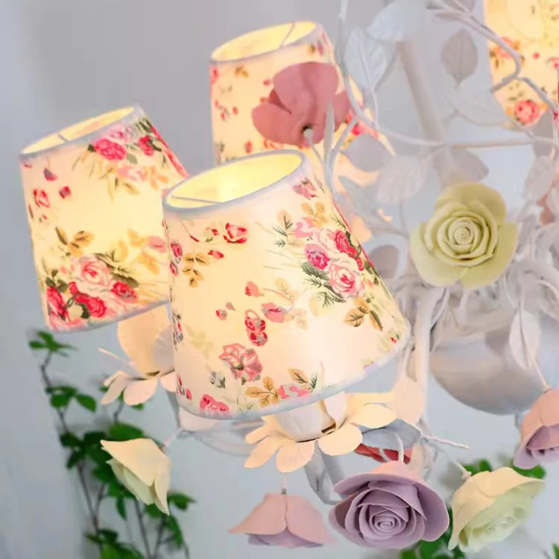 lustre romantique pour chambre d'enfant princesse fleurs lumineuses