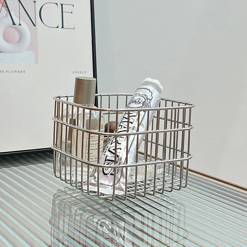 panier de rangement carré en acier inoxydable pour organiser votre intérieur