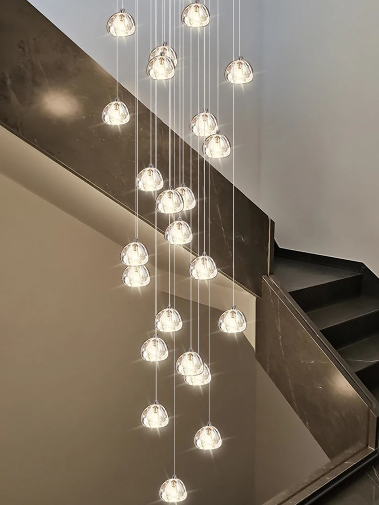 lustre en cristal design luxe pour éclairage moderne escalier colimaçon