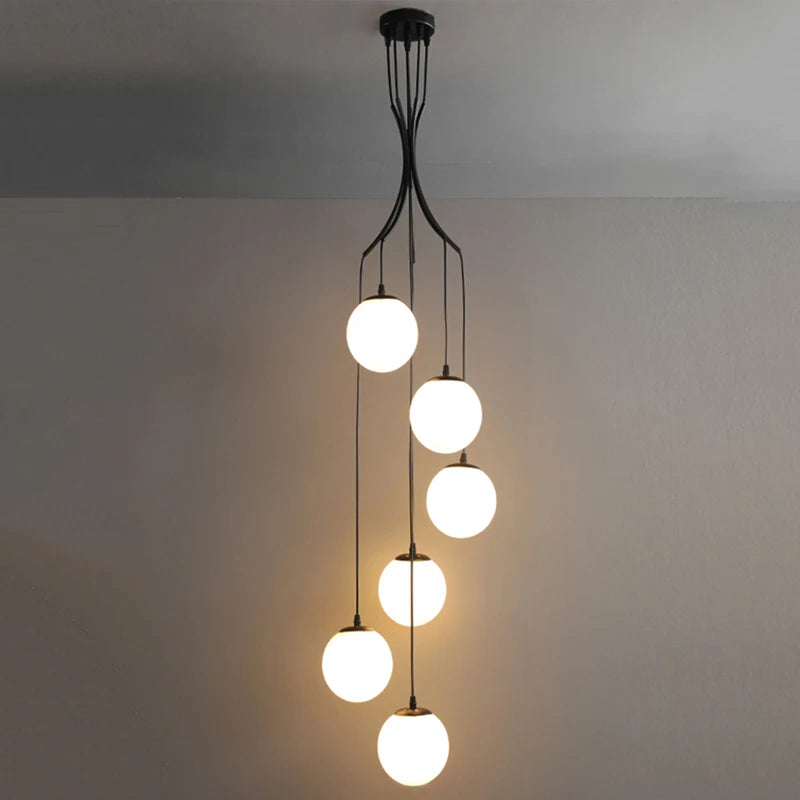 lustre nordique avec lampes de boule en verre laiteux suspendues