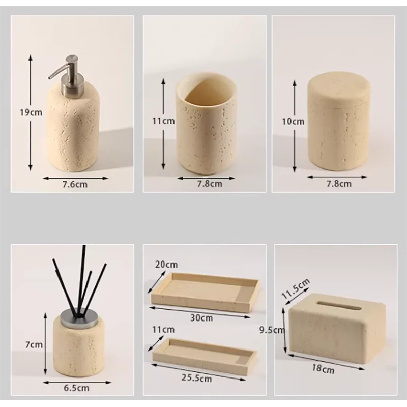 bouteille de désinfectant et accessoires de salle de bain luxe