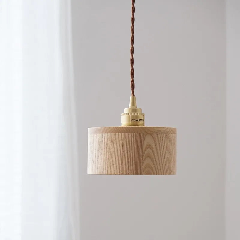 suspension en bois moderne nordique avec luminaire en laiton