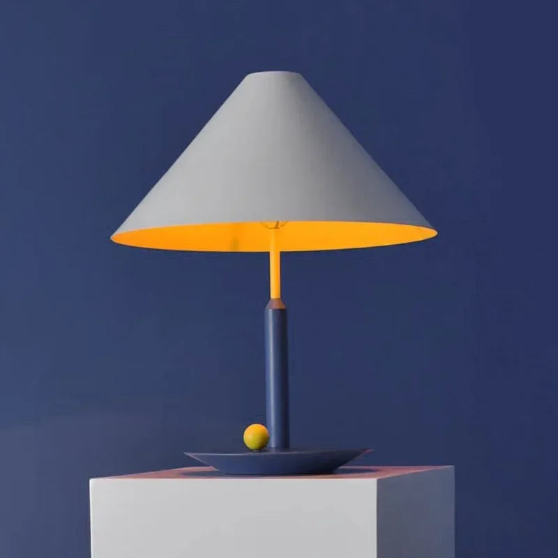 lampe à poser scandinave en métal avec ampoule led