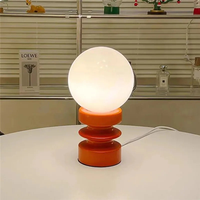 lampe à poser design en verre pour une ambiance chaleureuse