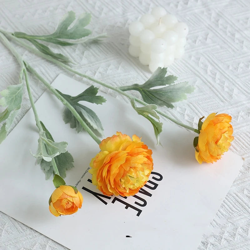 petit bouquet de fleurs artificielles pour décoration de mariage hiver