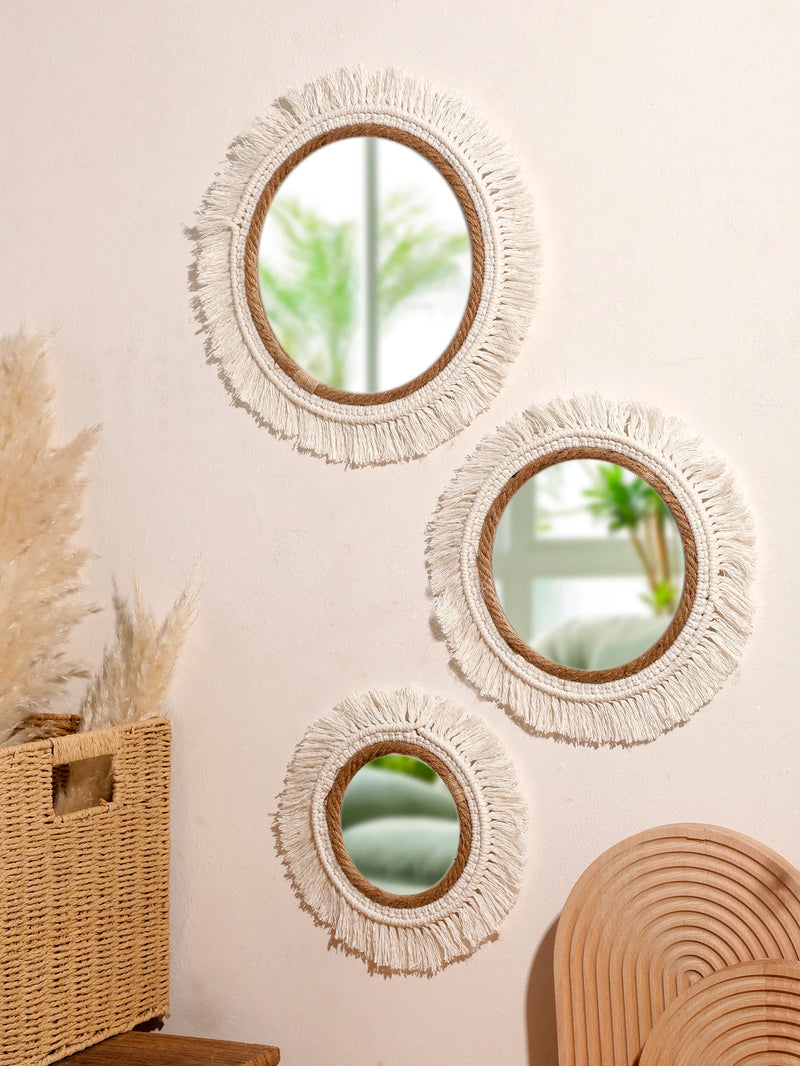 miroir suspendu en macramé décoratif avec pompons tissés