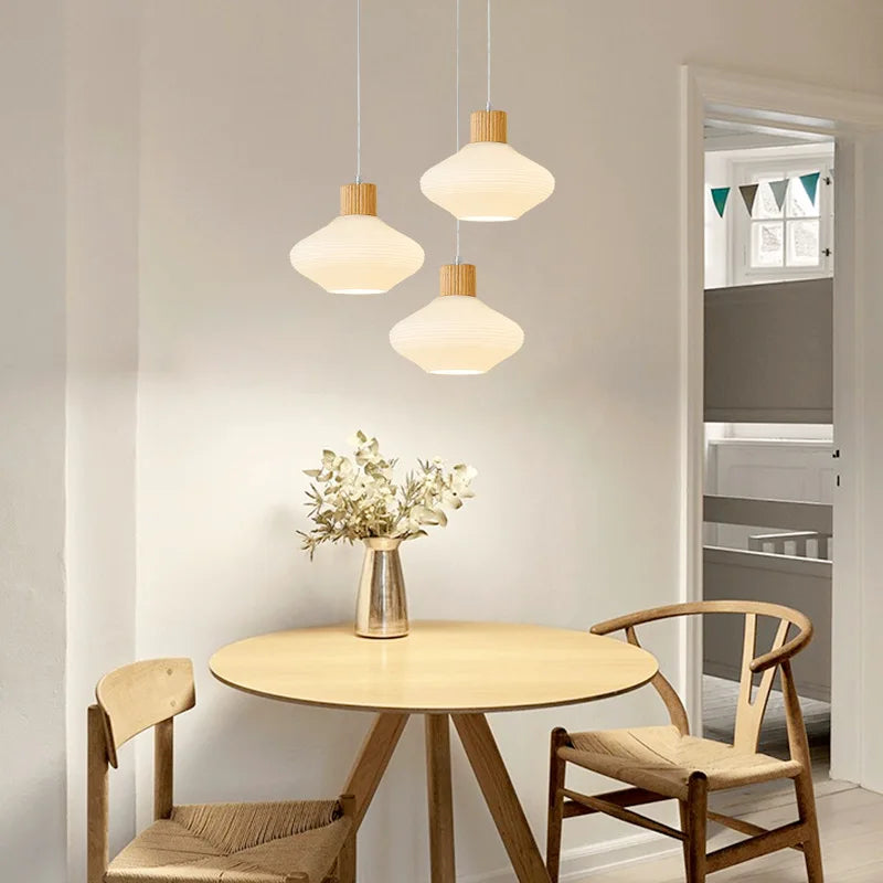 lustre nordique moderne en bois pour intérieur élégant