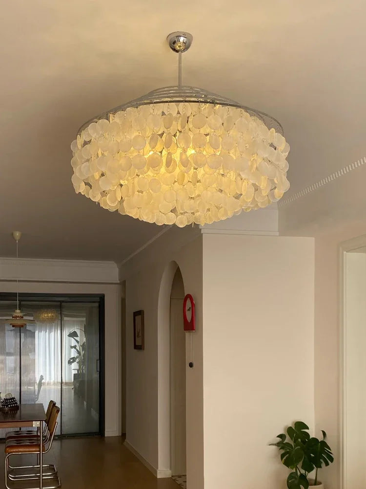 lustre en coquillage style français pour intérieur élégant