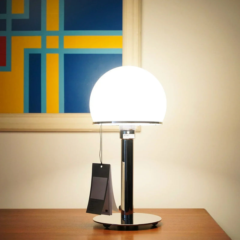 lampe de bureau moderne au design nordique élégant et fonctionnel