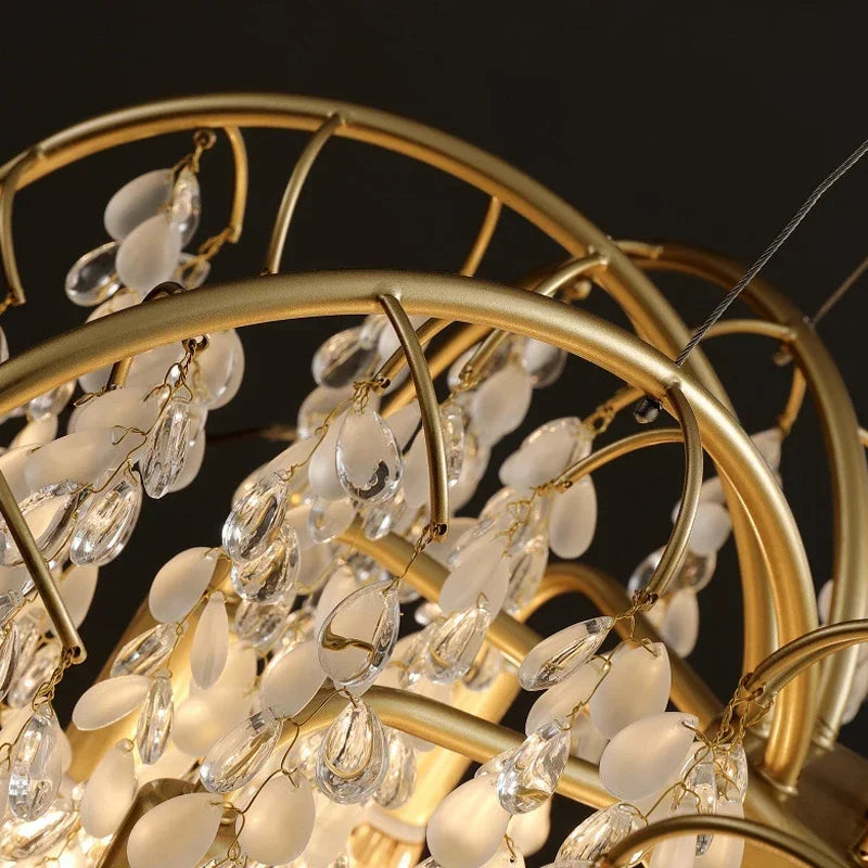 lustre en cristal doré pour un éclairage luxueux intérieur