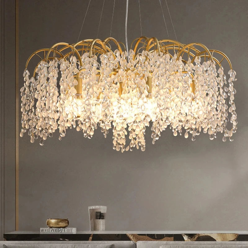 lustre en cristal doré pour un éclairage luxueux intérieur