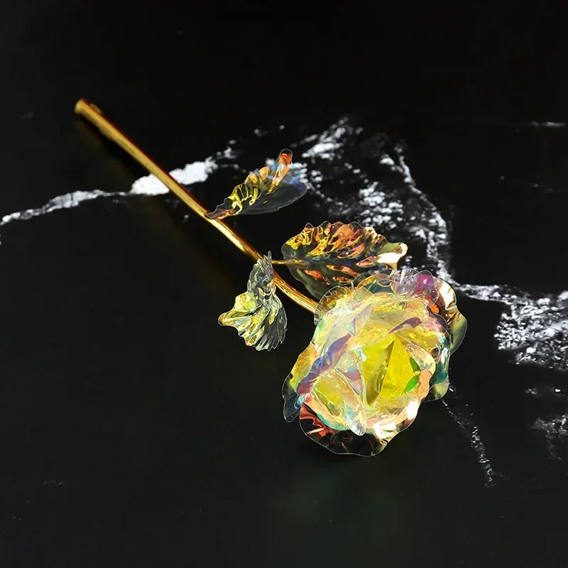 fleur de rose en feuille artisanale pour la saint-valentin