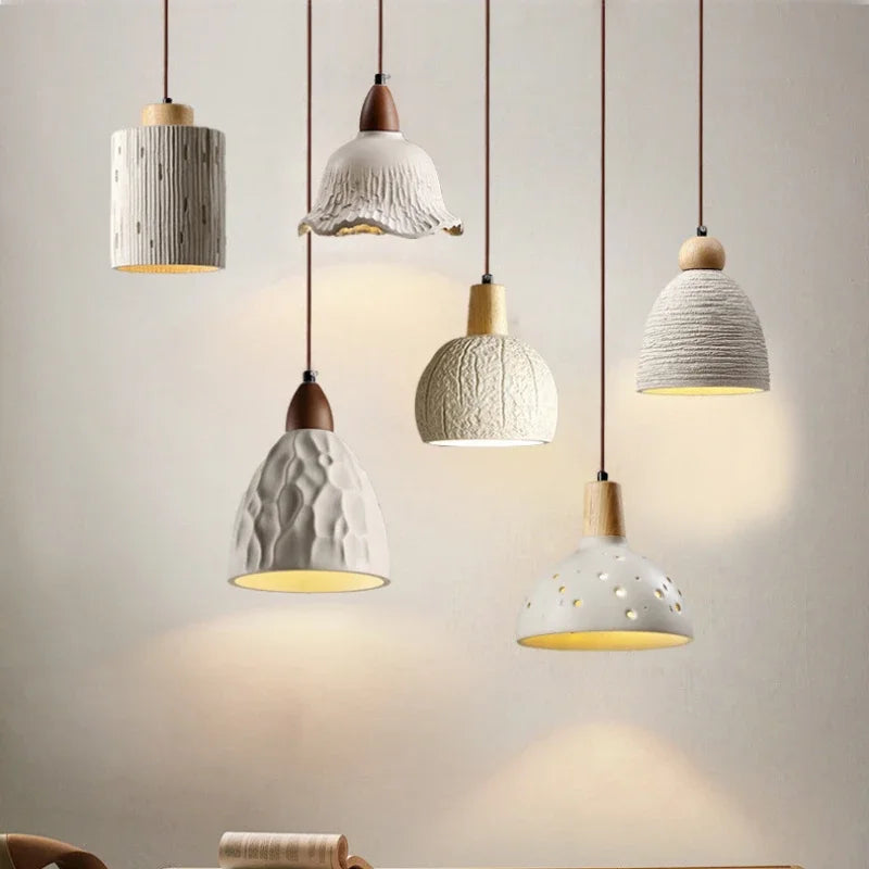 lustre moderne en bois et marbre pour intérieur élégant