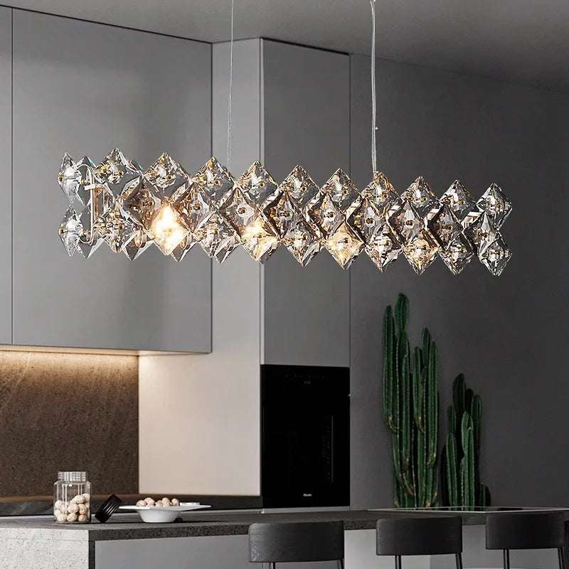 lustre en cristal design minimaliste pour un intérieur élégant