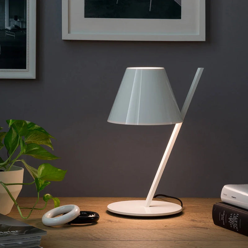 Italy Design Table Light Desk Lamp for Bedroom Living Area