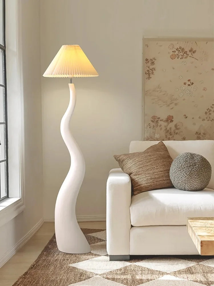 lampadaire design en résine LED pour ambiance moderne