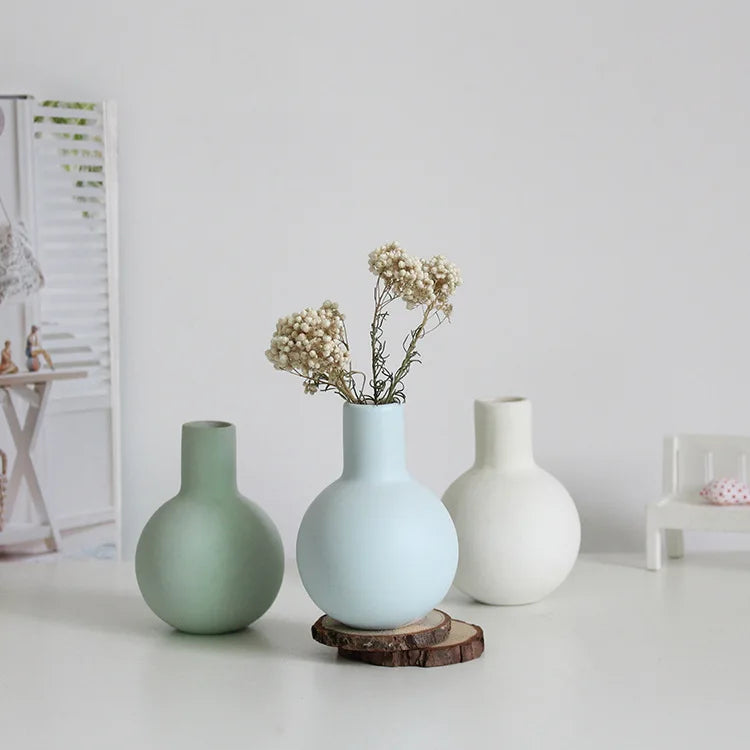 vase en céramique artisanale pour fleurs séchées décoratif et créatif