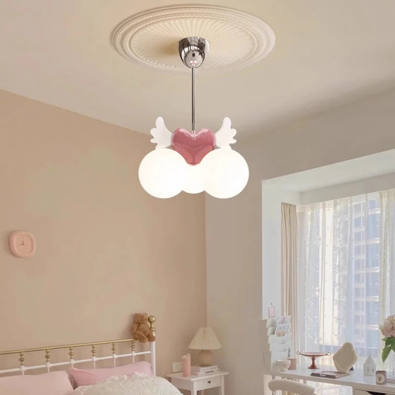 lustre romantique pour chambre d'enfant décor princesse en verre