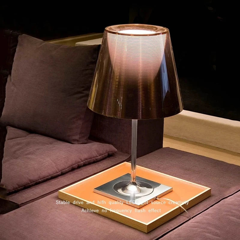 lampe à poser moderne en acrylique au design italien élégant