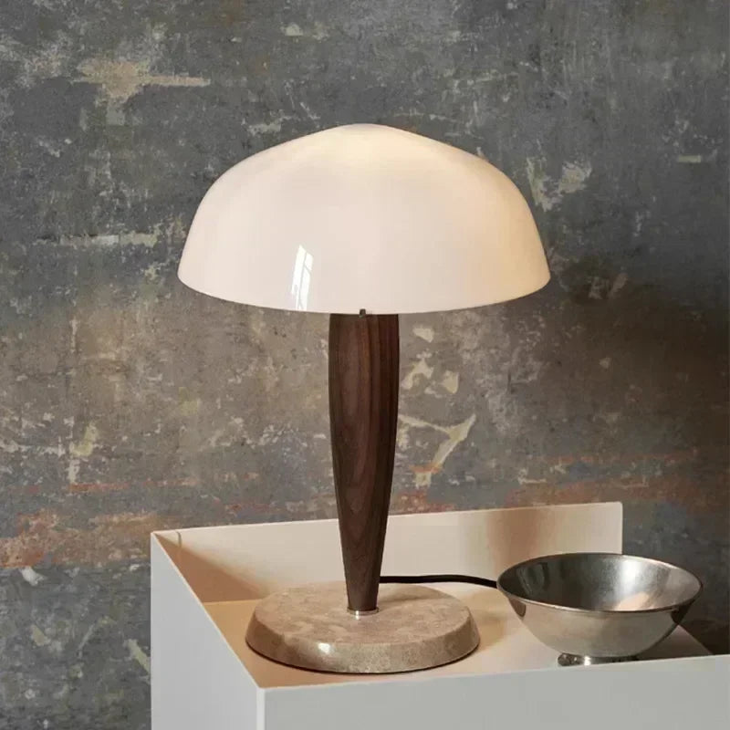 lampe de table moderne en bois et marbre avec abat-jour en verre