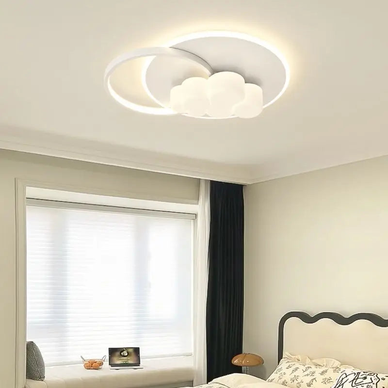 plafonnier minimaliste avec bulle suspendue et lustre en nuage