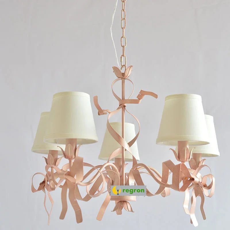 lustre en ruban rose pour chambre d'enfant élégante