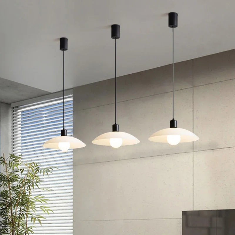 suspension minimaliste moderne en led pour un éclairage décoratif