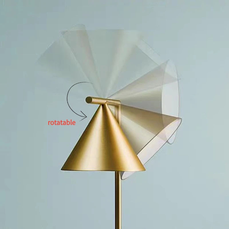 lampadaire nordique doré avec abat-jour rotatif pour lecture