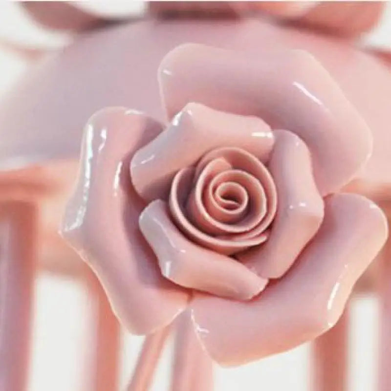 lustre rose pour une ambiance enfantine lumineuse et douce