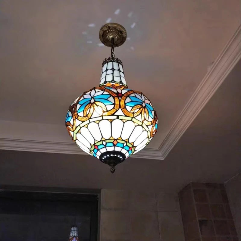 lustre vintage méditerranéen en vitrail pour intérieur élégant