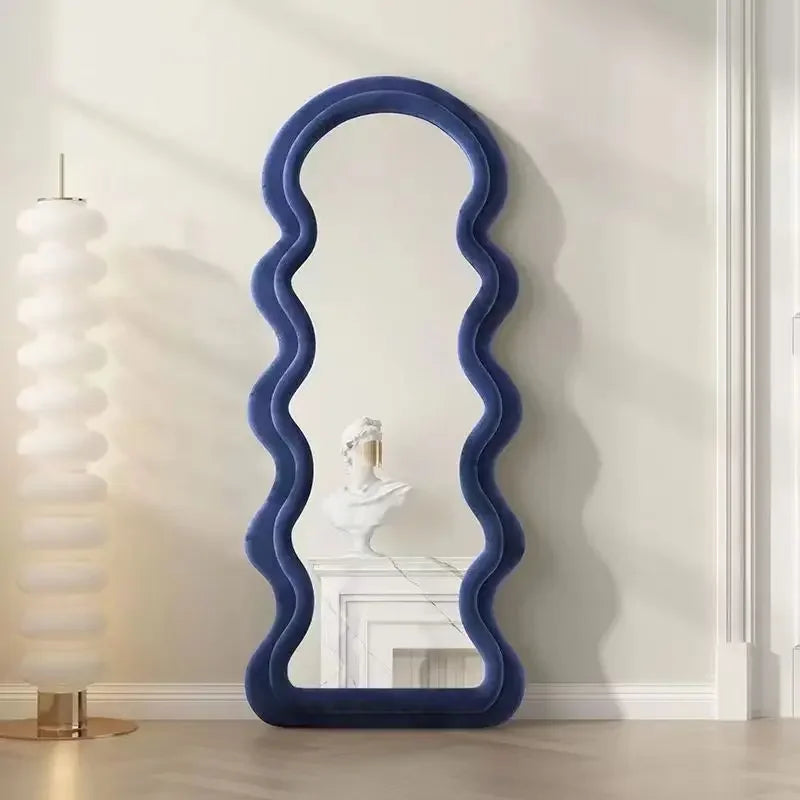 miroir ondulé design moderne pour un espace chic et funky