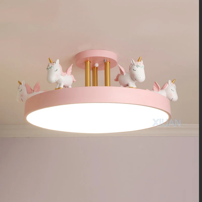 lustre enfant motif cheval pour chambre garçon fille