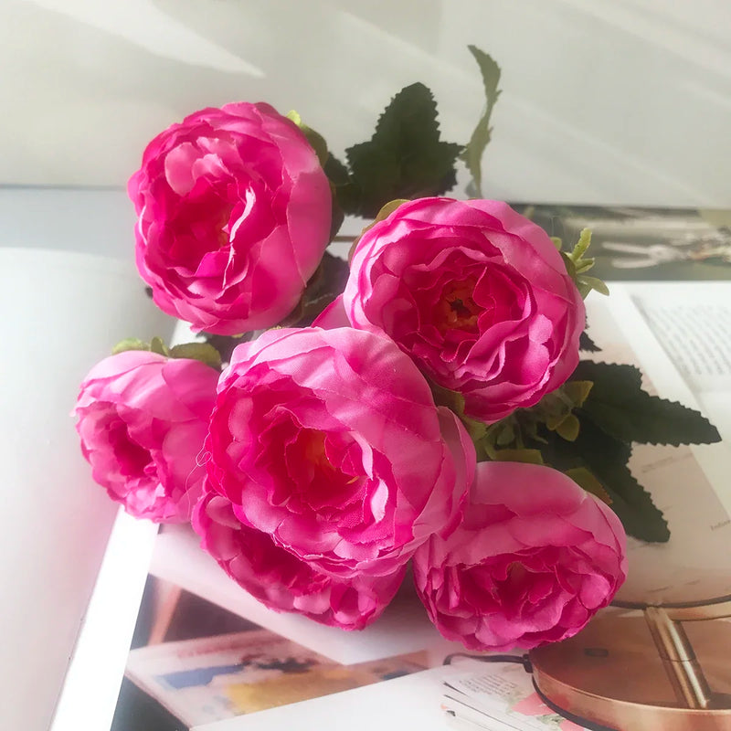 petit bouquet de fleurs artificielles pour décoration printanière et mariage