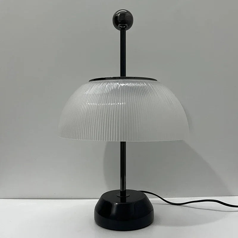 lampe de bureau rétro design italienne élégante pour intérieur moderne