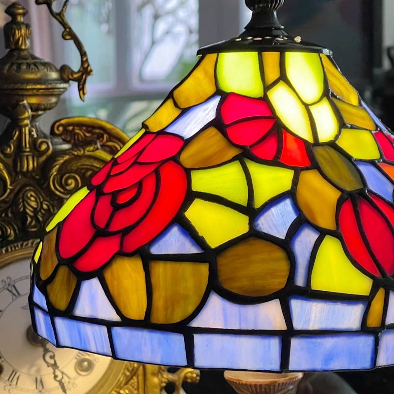 lampe de chevet style tiffany avec fleurs rouges émaillées antique