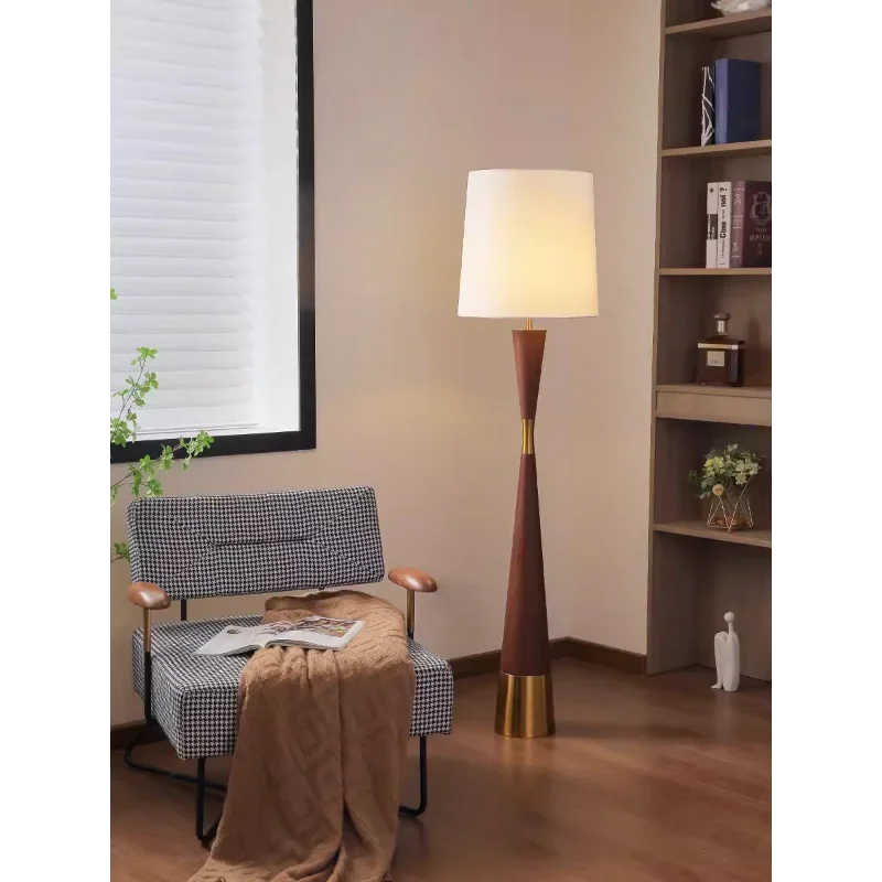 lampadaire rétro minimaliste luxe pour un intérieur chaleureux